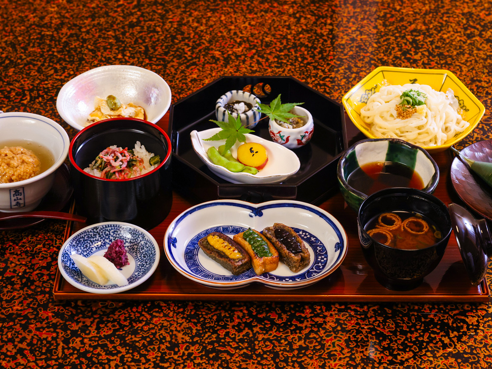 写真：昼のお勧め 湯葉と麩のミニ会席
