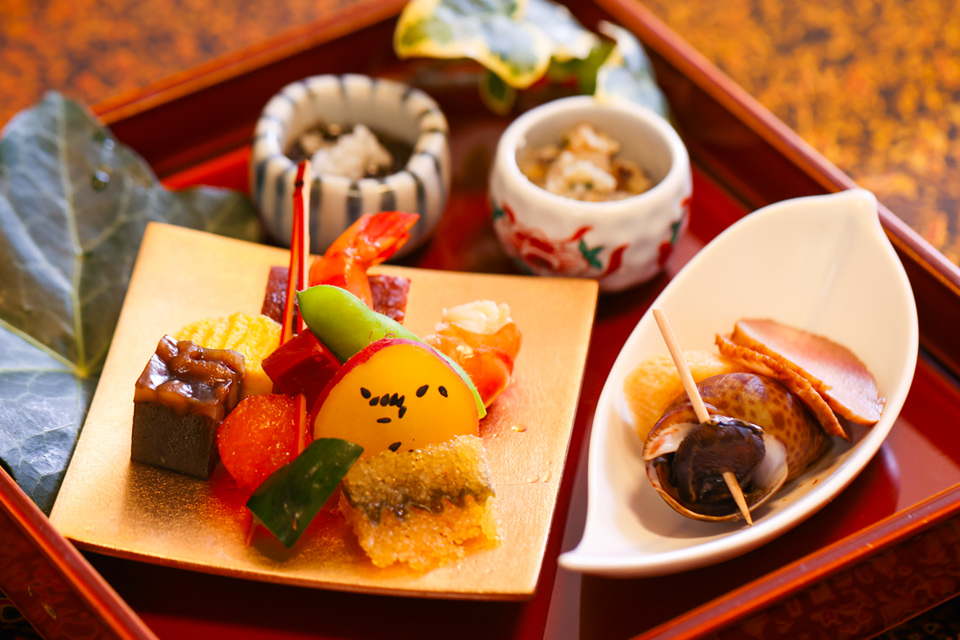 写真：良き日に華を添える花咲の京会席