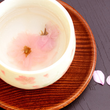 写真：桜湯やお土産品の手配も承ります