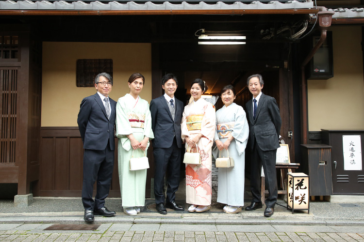 写真：着物姿での結納家族写真
