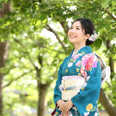 写真：振袖着付け
