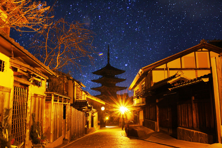 写真：東山花灯路